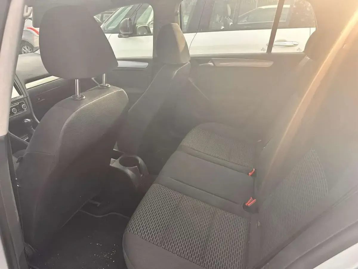 Second-hand VW Golf VII Edition 105 CP (77 kW) 2012 Argintiu Berlinǎ