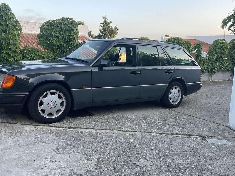 Usata Mercedes E320 245 CV (180 kW) 1984 Grigio Station wagon