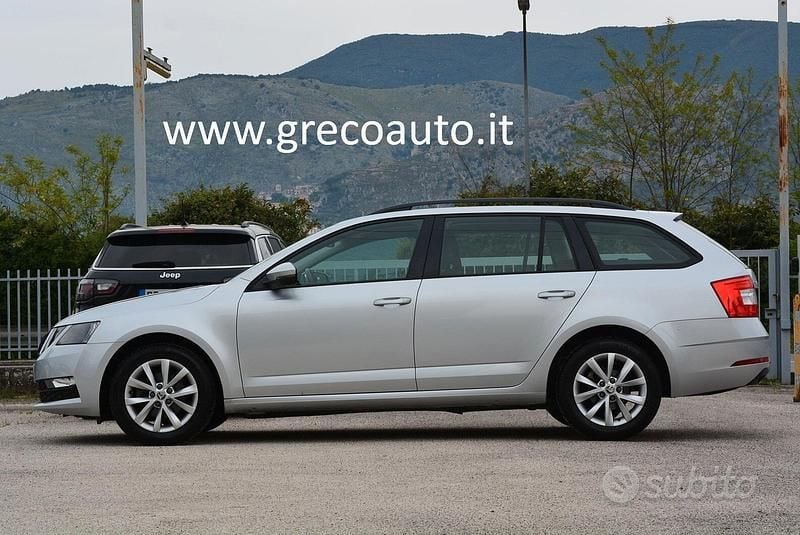 Usata Skoda Octavia Executive 116 CV (85 kW) 2020 Grigio Station wagon