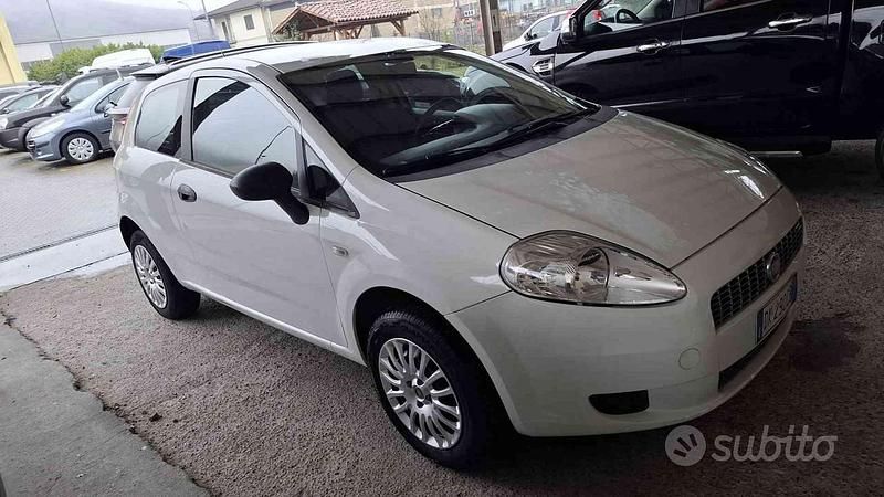 Bianco Usata 2009 Fiat Grande Punto Due volumi | 1900 € (Cara) - Immagine 1/4