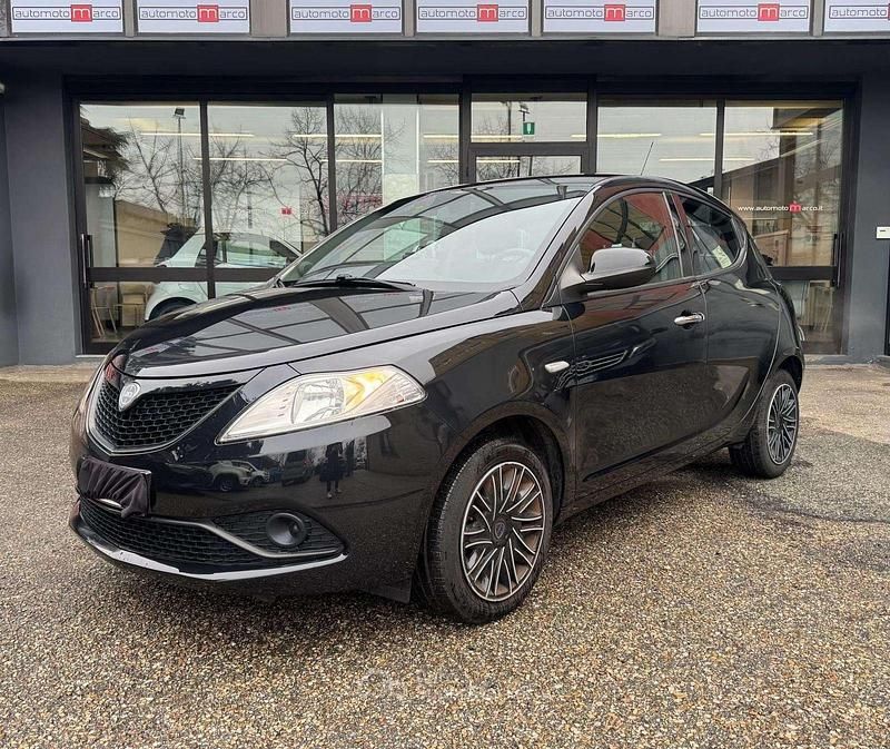 Usata Lancia Ypsilon Gold 69 CV (50 kW) 2018 Nero Utilitaria