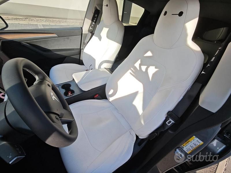 Usata Tesla Model Y Performance 392 kW (534 CV) 2023 Grigio SUV