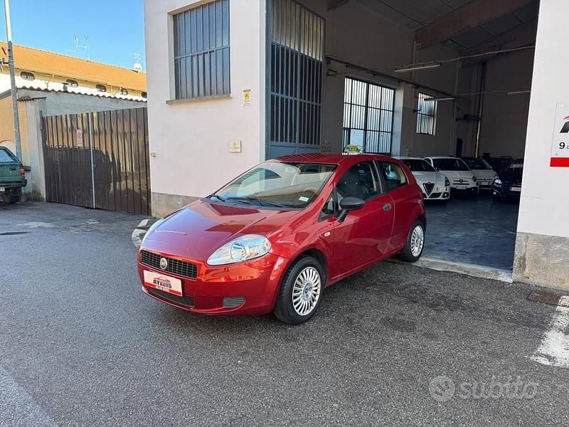 Usata Fiat Grande Punto Active 77 CV (56 kW) 2005 Rosso Utilitaria