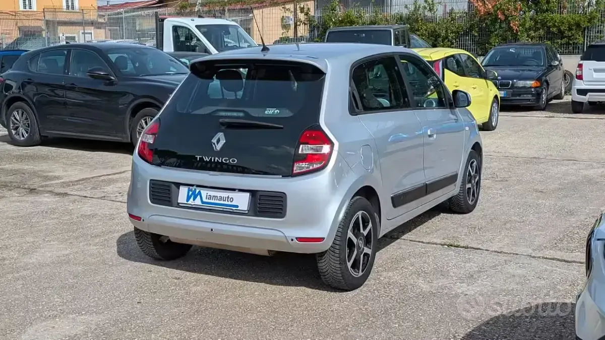 Usado Renault Twingo 69 HP (50 kW) 2022 Cinzento Citadino