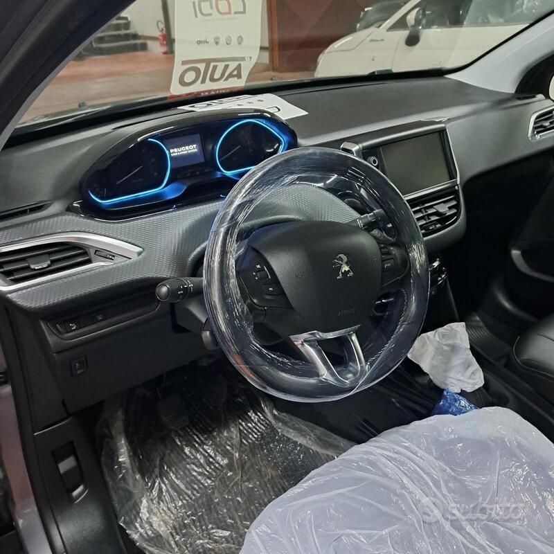 Usata Peugeot 2008 105 CV (77 kW) 2019 Grigio SUV