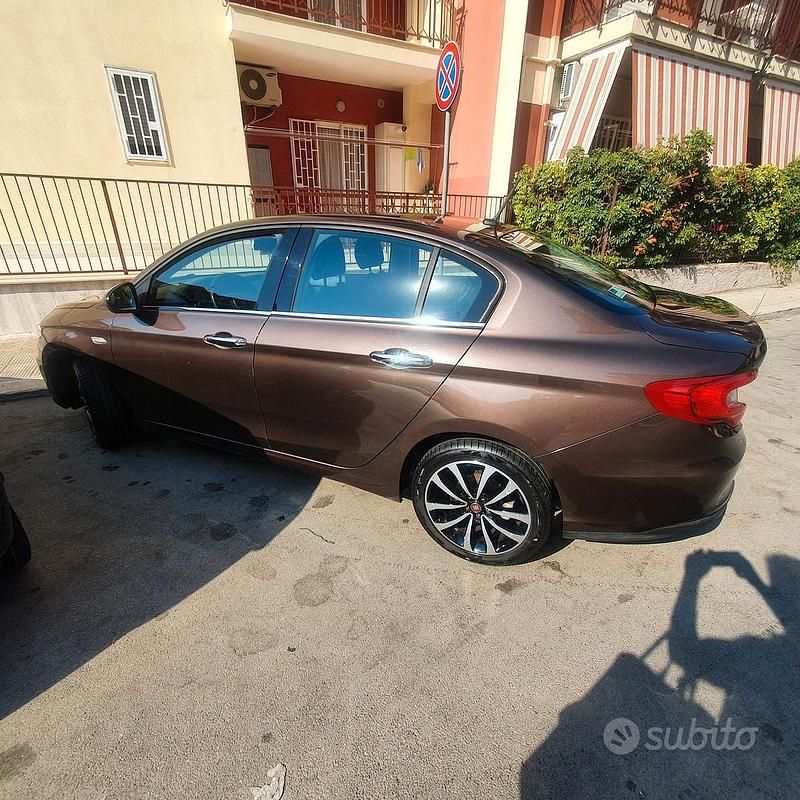 Usata Fiat Tipo 120 CV (88 kW) 2015 Marrone Berlina