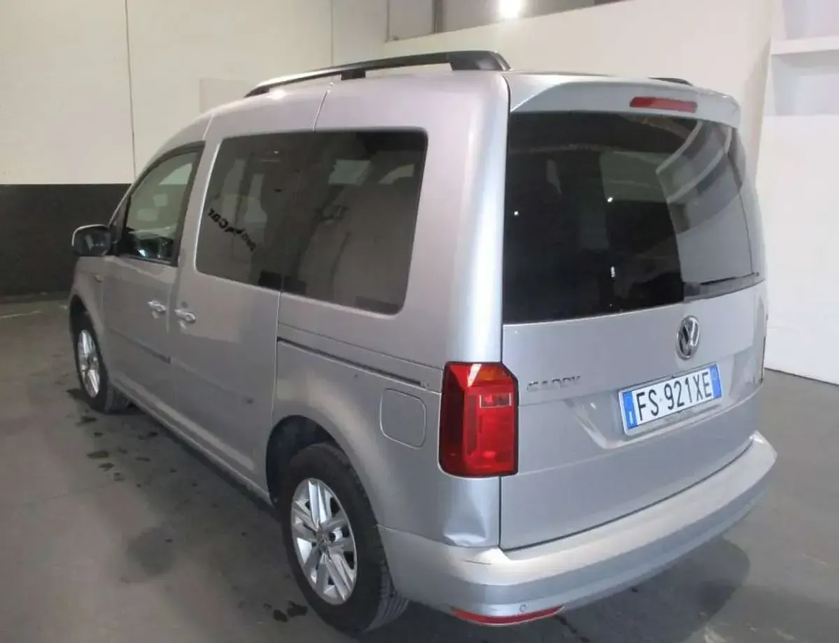 Usata VW Caddy 102 CV (75 kW) 2018 Argento Monovolume