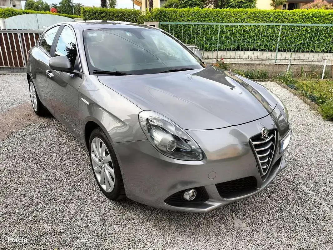 Usata Alfa Romeo Giulietta Distinctive 105 CV (77 kW) 2015 Grigio Utilitaria
