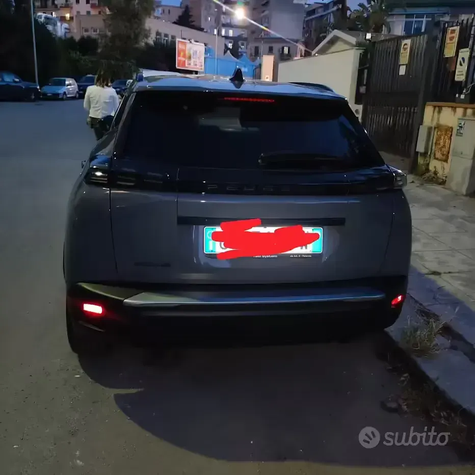 Usata Peugeot 2008 101 CV (74 kW) 2023 Grigio SUV