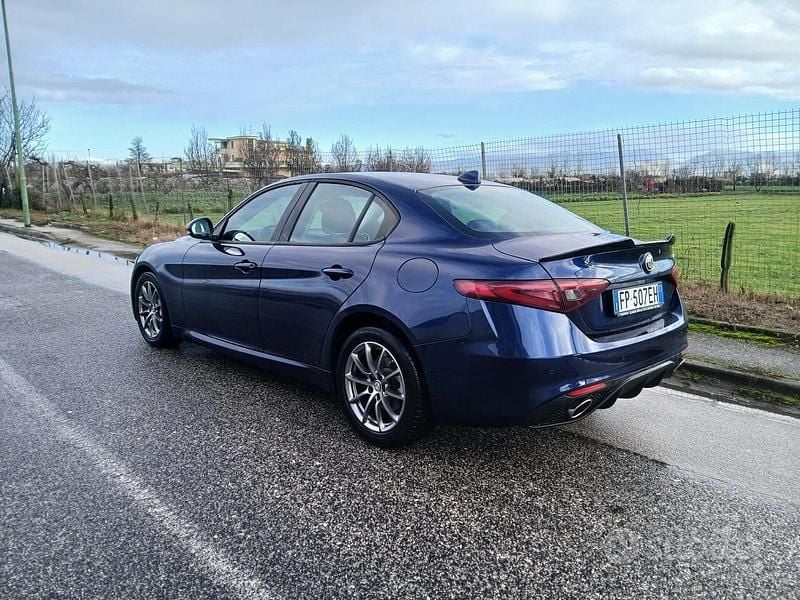 Usata Alfa Romeo Giulia 180 CV (132 kW) 2018 Blu Berlina