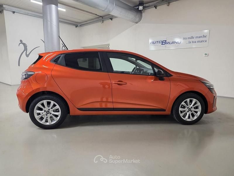 Nuova Renault Clio V 101 CV (74 kW) 2026 Arancione Berlina