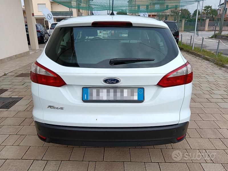 Usata Ford Focus 105 CV (77 kW) 2014 Bianco Station wagon