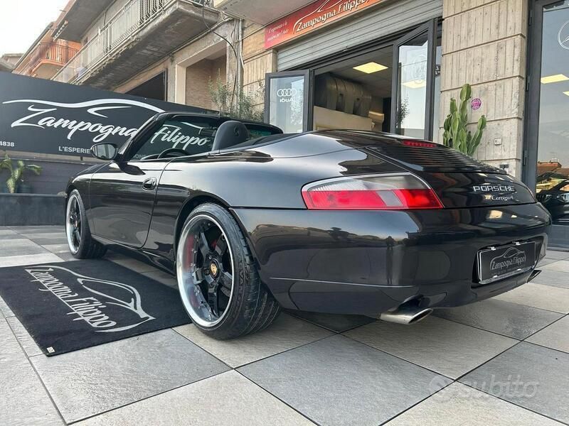 Usata Porsche 911 Carrera 4 Cabriolet 301 CV (221 kW) 2000 Nero metallizzato Cabrio