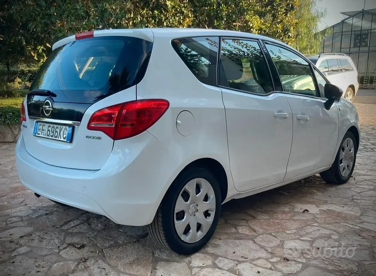 Usata Opel Meriva 95 CV (69 kW) 2011 Bianco Monovolume