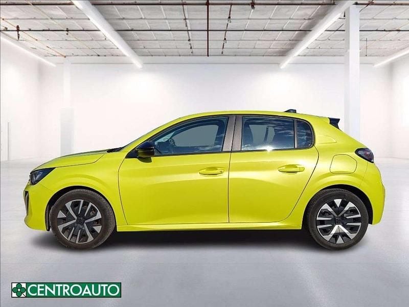 Usado Peugeot 208 Active 101 CV (74 kW) 2024 Amarillo Utilitario