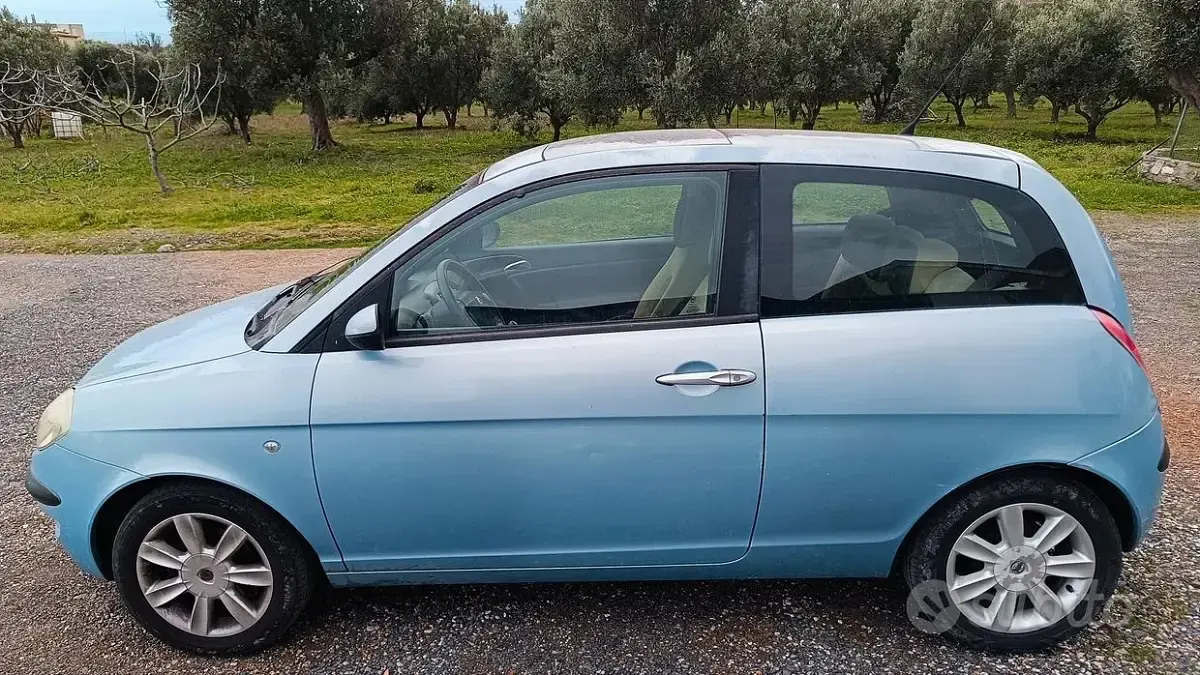 Usata Lancia Ypsilon 70 CV (51 kW) 2004 Utilitaria