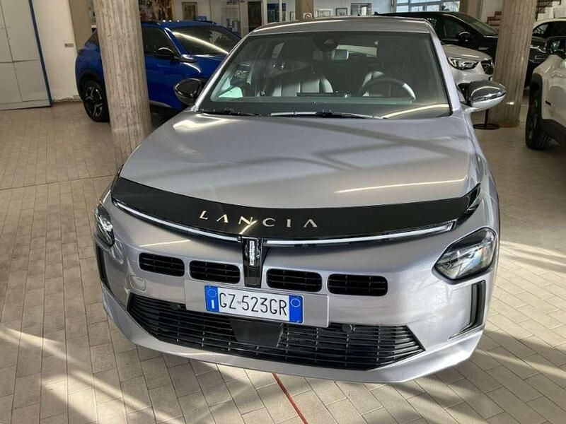 Usata Lancia Ypsilon 101 CV (74 kW) 2025 Grigio metallizzato Utilitaria