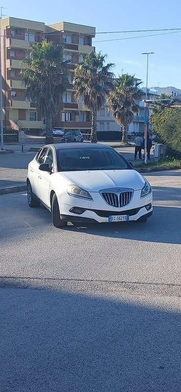 Usata Lancia Delta 120 CV (88 kW) 2010 Utilitaria