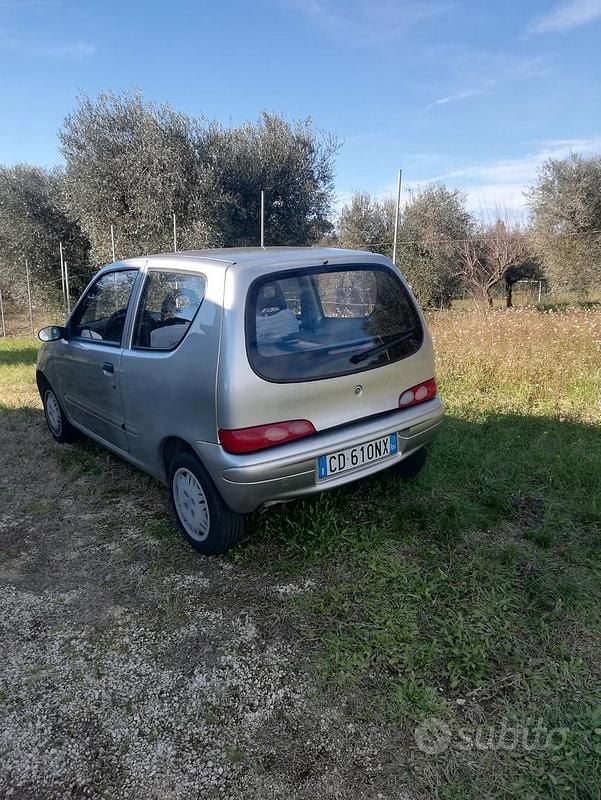 Usata Fiat 600 54 CV (39 kW) 2004 Grigio Utilitaria