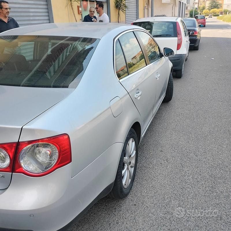Usata VW Jetta 2010 Grigio Berlina