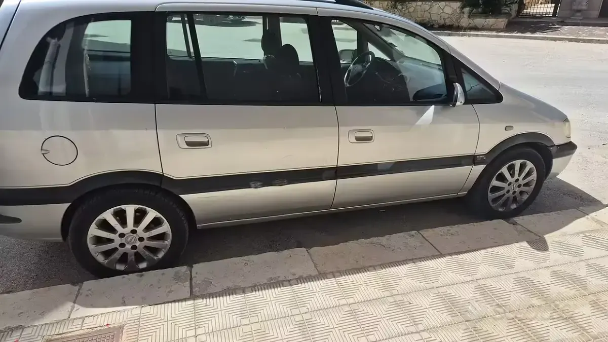 Usata Opel Zafira 125 CV (91 kW) 2003 Monovolume