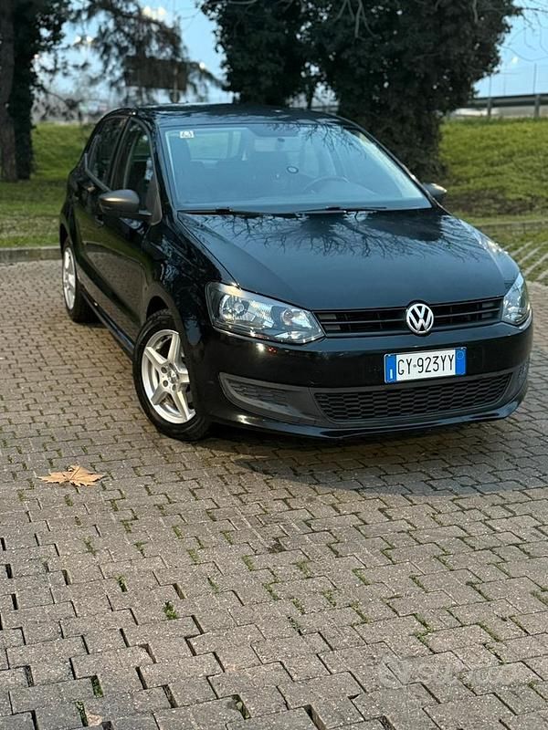 Nero Usata 2011 VW Polo Tre volumi | 5300 € (Ottimo prezzo) - Immagine 1/4