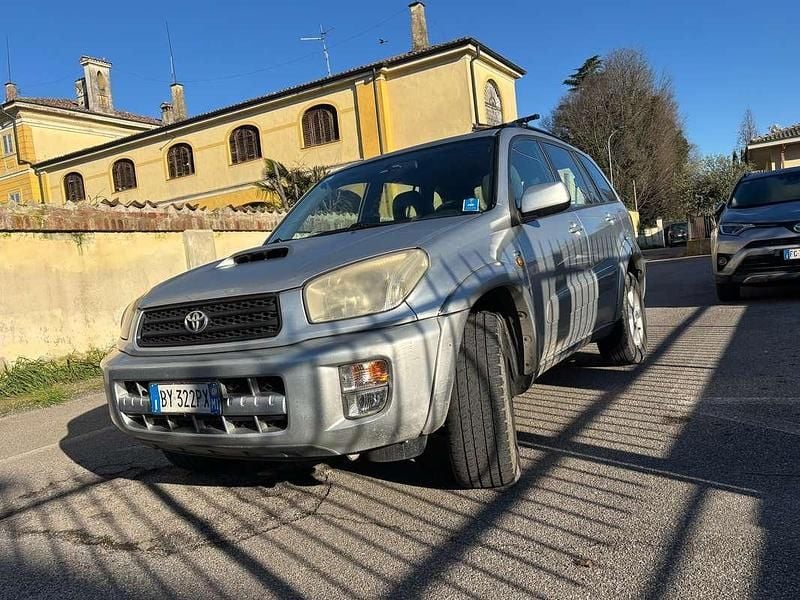 Usata Toyota RAV4 116 CV (85 kW) 2001 Argento SUV
