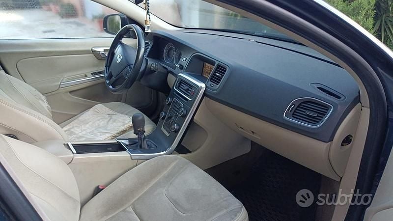 Usata Volvo V60 136 CV (100 kW) 2012 Station wagon