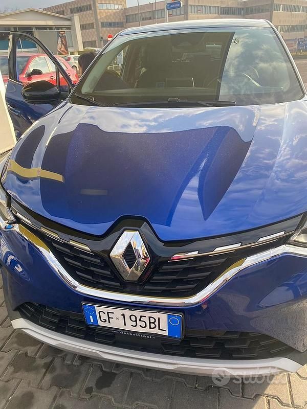 Usata Renault Captur 101 CV (74 kW) 2021 Blu SUV