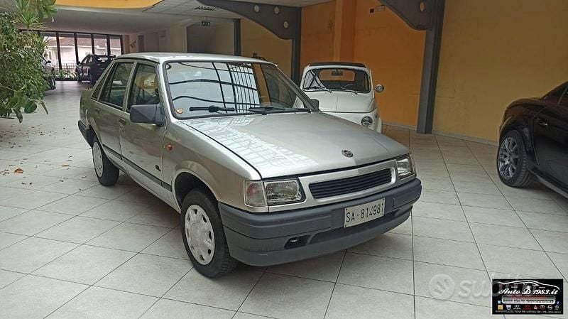 Usata Opel Corsa 54 CV (39 kW) 1990 Grigio Berlina