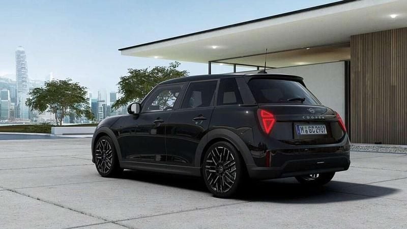 Nuova Mini Cooper Favoured 150 kW (204 CV) 2026 Midnight black ii Utilitaria