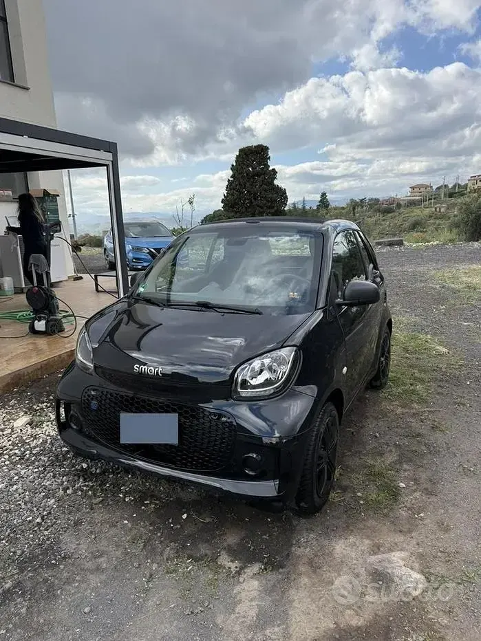 Usata Smart ForTwo Electric Drive 41 kW (56 CV) 2022 Nero Cabrio