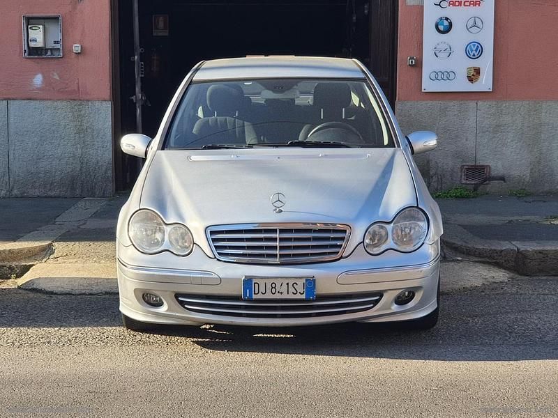 Usata Mercedes C220 Avantgarde 150 CV (110 kW) 2007 Grigio Berlina