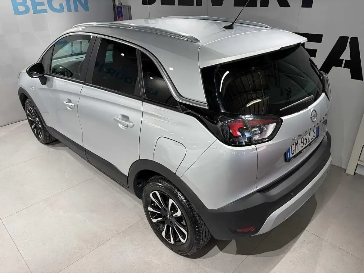 Usata Opel Crossland Elegance 110 CV (80 kW) 2023 Argento SUV