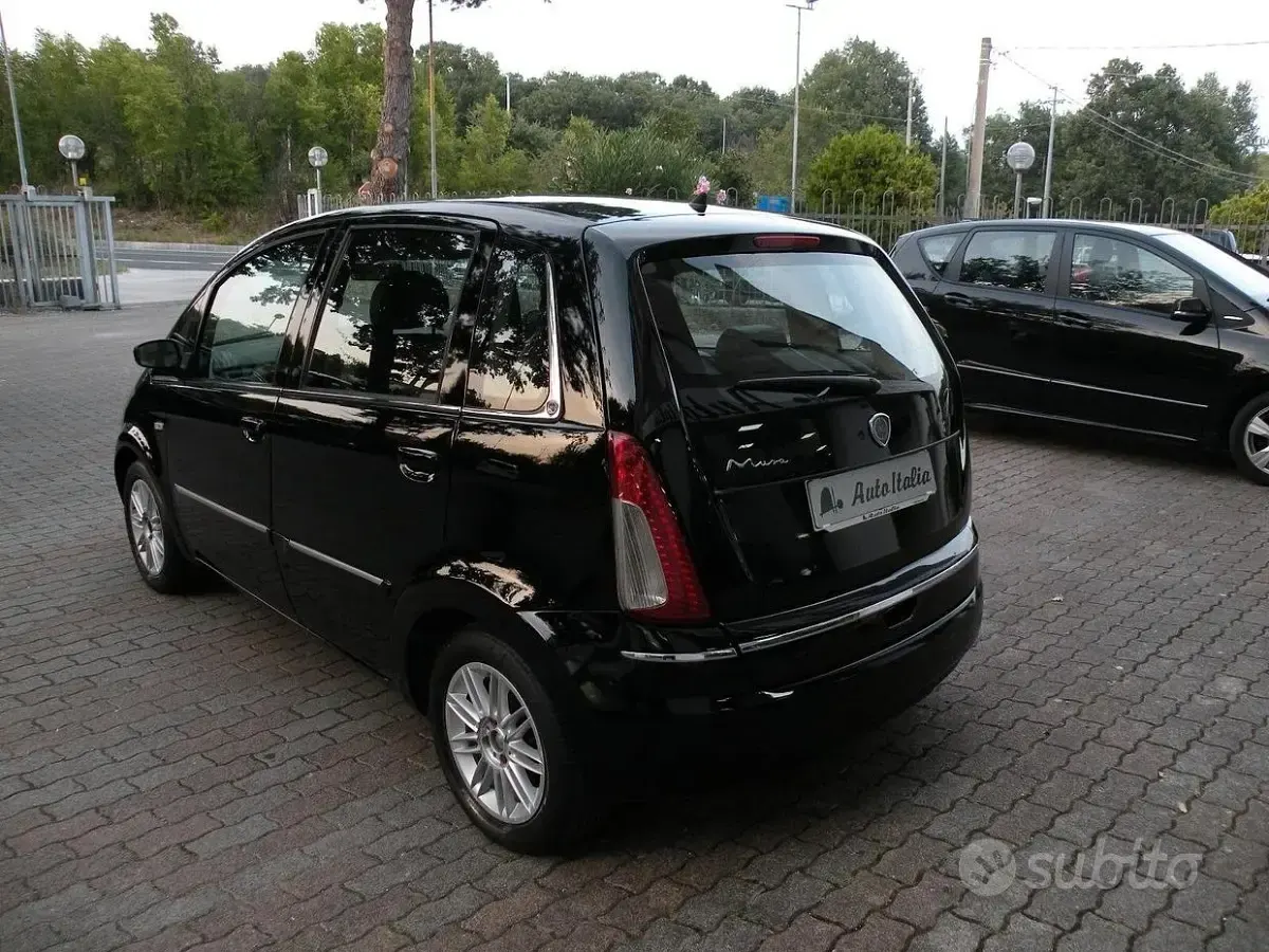 Usata Lancia Musa 90 CV (66 kW) 2009 Nero Monovolume