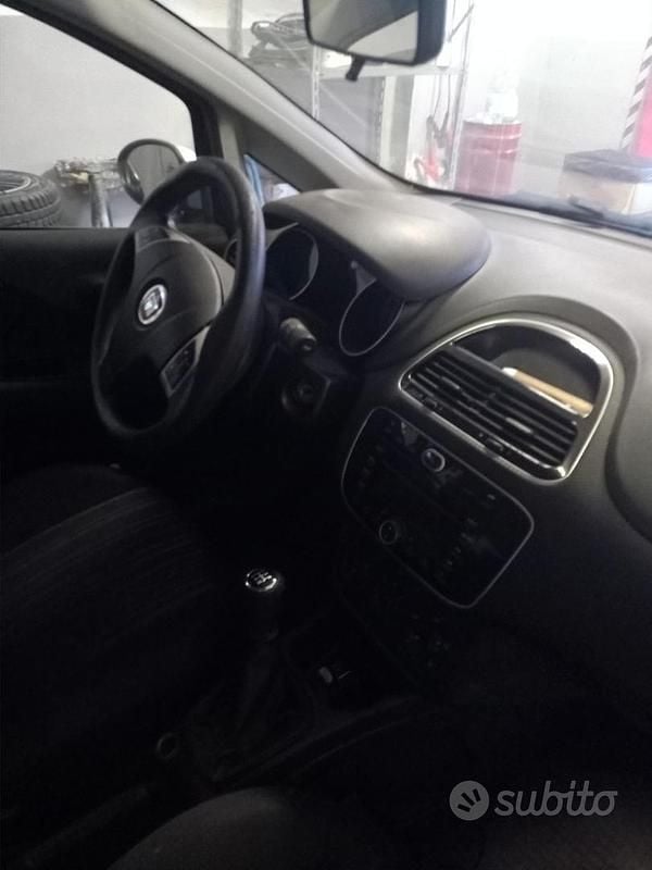 Usata Fiat Punto 77 CV (56 kW) 2015 Utilitaria