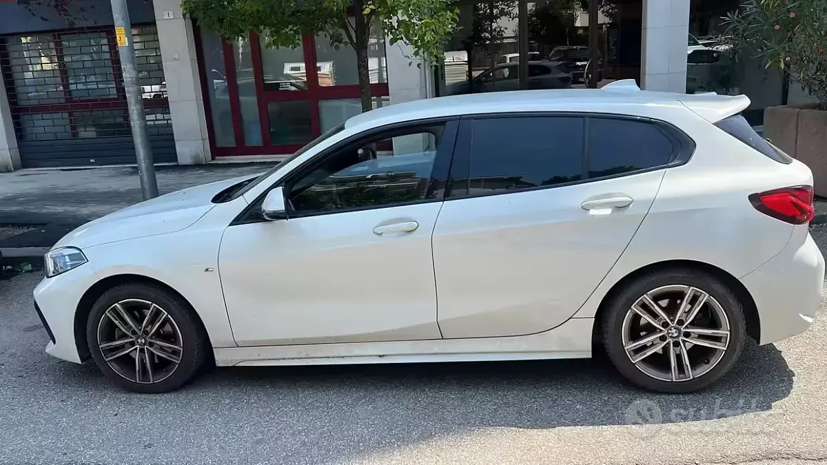Usata BMW 116 M Sport 116 CV (85 kW) 2021 Bianco Utilitaria