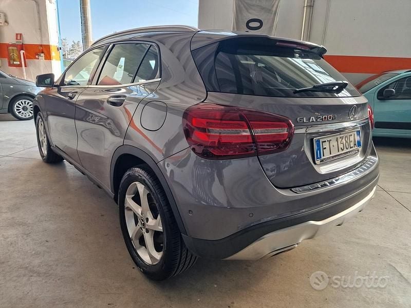 Usata Mercedes GLA200 Premium 136 CV (100 kW) 2018 Grigio SUV