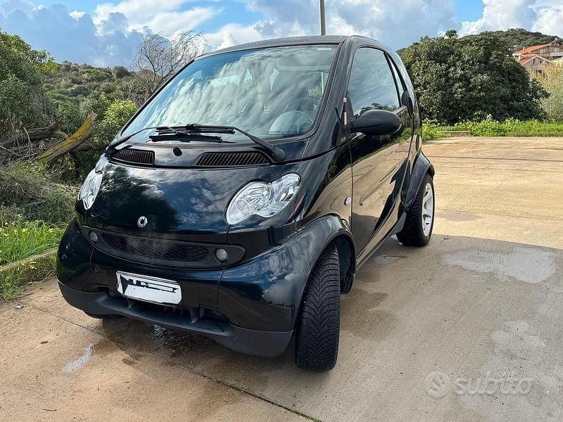 Nero Usata 2005 Smart ForTwo Coupé Due volumi | 3500 € - Immagine 1/4