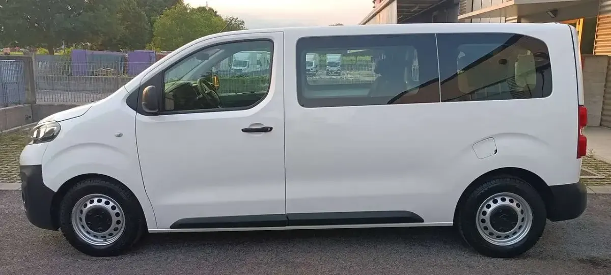 Usata Opel Vivaro-e Combi S 144 CV (105 kW) 2021 Bianco Monovolume