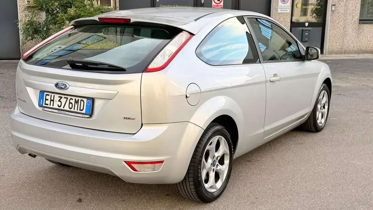 Usata Ford Focus 109 CV (80 kW) 2011 Argento Berlina