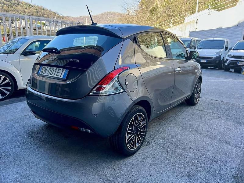 Usata Lancia Ypsilon Silver 69 CV (50 kW) 2023 Grigio Utilitaria