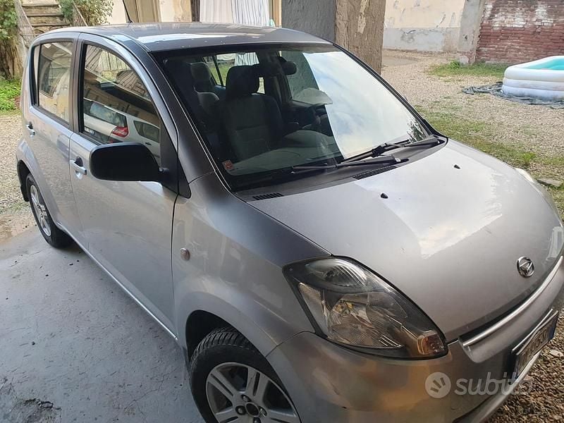 Grigio Usata 2008 Daihatsu Sirion Due volumi | 5400 € (Molto cara) - Immagine 1/4