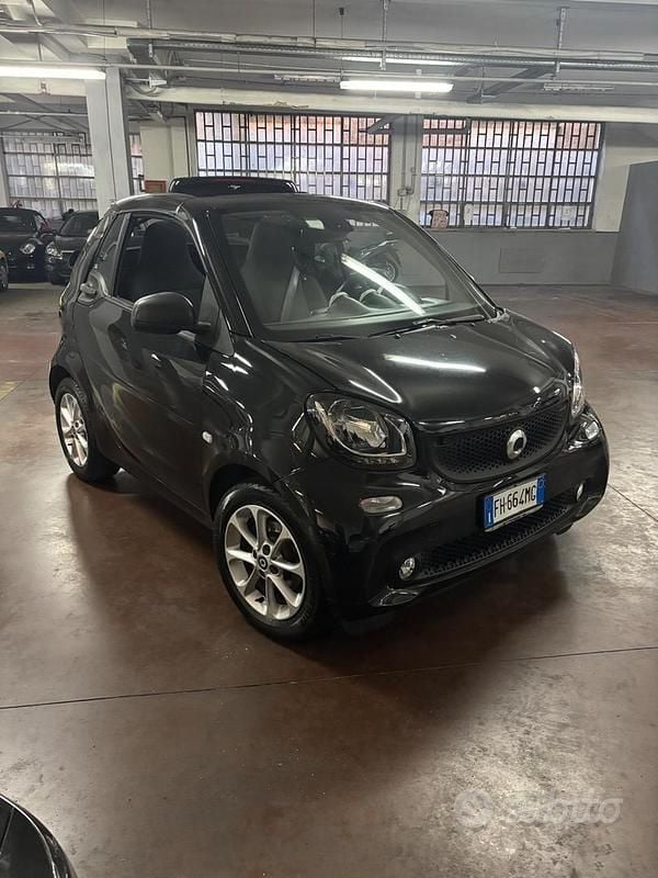 Usata Smart ForTwo Cabrio Prime 70 CV (51 kW) 2017 Nero Cabrio