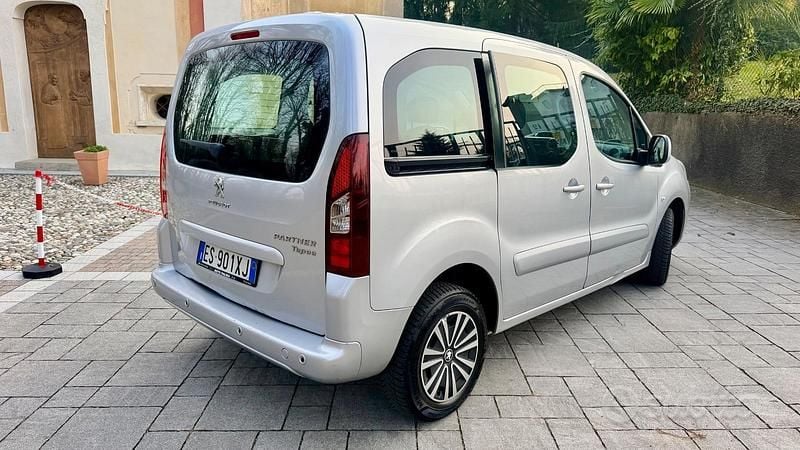 Usata Peugeot Partner Tepee Active 115 CV (84 kW) 2014 Grigio Monovolume