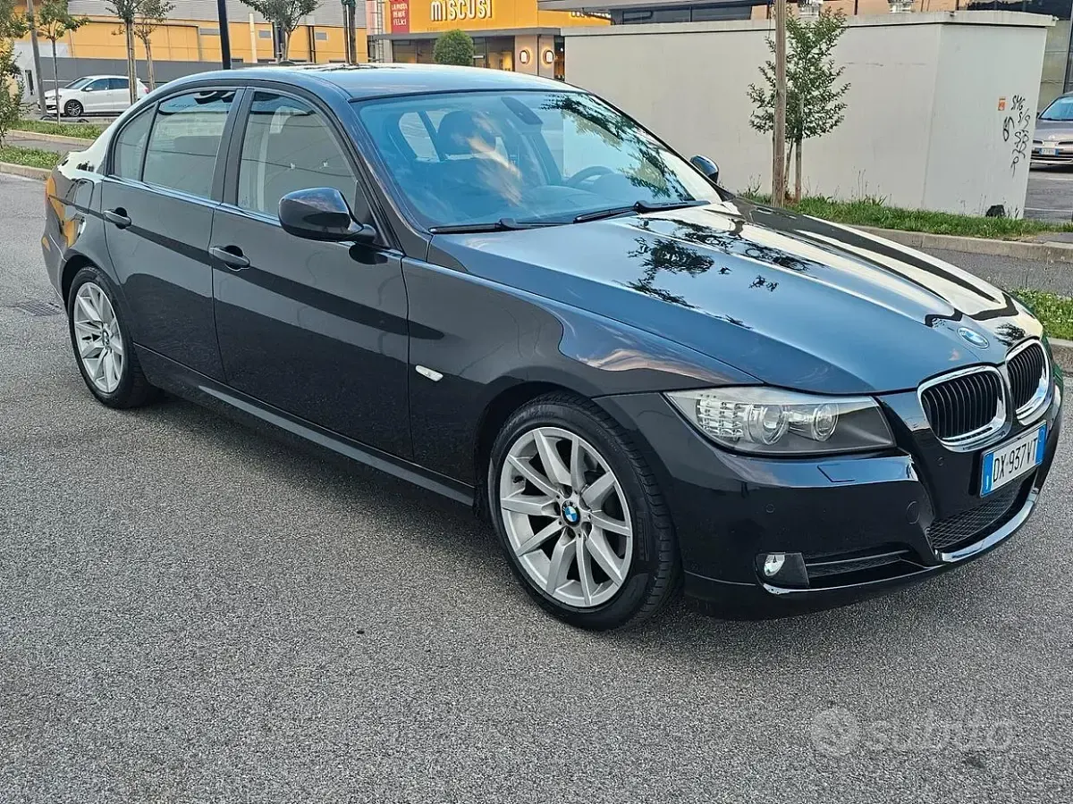Begagnad BMW 320 170 HK (125 kW) 2009 Svart Sedan