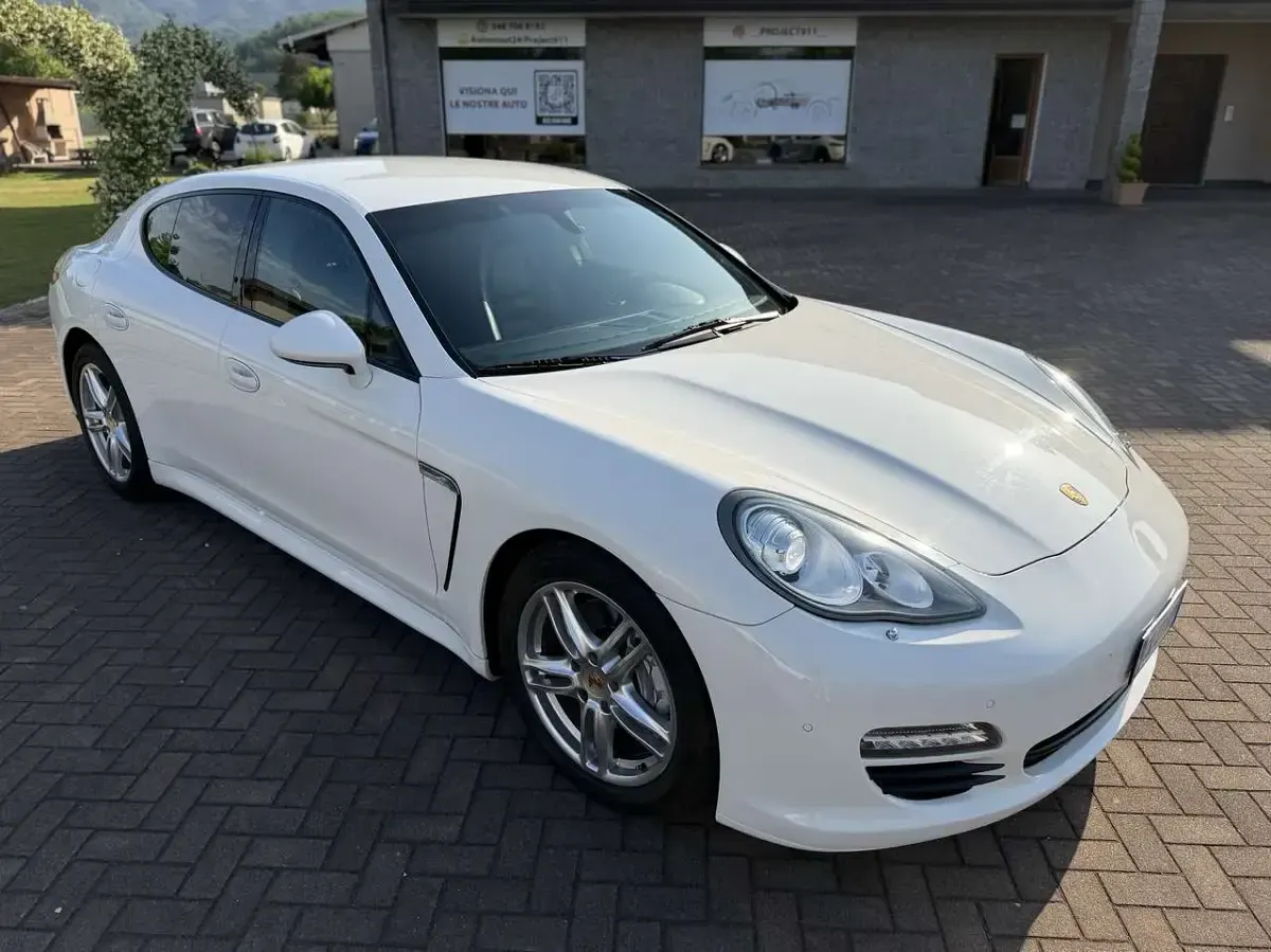 Usata Porsche Panamera 250 CV (183 kW) 2012 Bianco Utilitaria