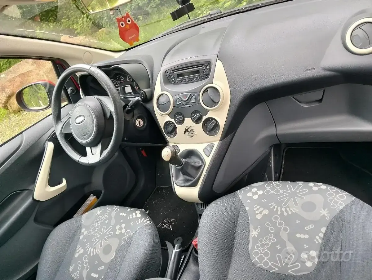 Begagnad Ford Ka 69 HK (50 kW) 2014 Röd Halvkombi