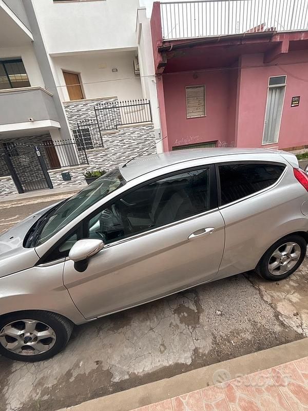 Usata Ford Fiesta 2010 Grigio Utilitaria