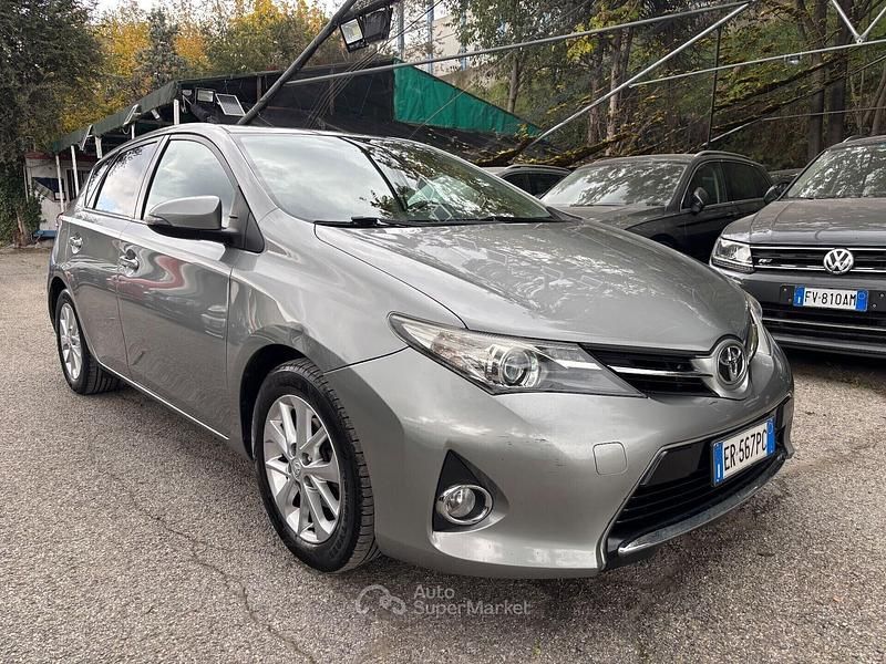 Nuova Toyota Auris 90 CV (66 kW) 2025 Gray Berlina